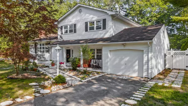 Toms River, NJ 08753,27 SQUIRE CT