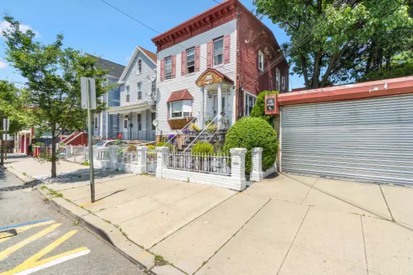 Union City, NJ 07087,418-1 4TH ST