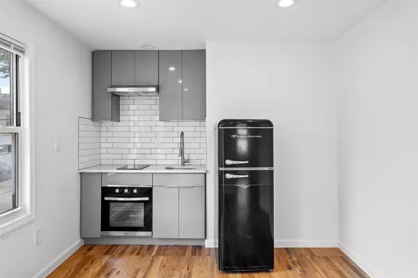 Jc Heights, NJ 07306,695 SUMMIT AVE  #2A