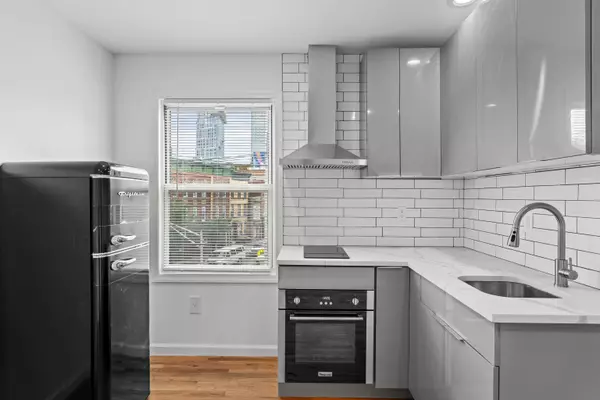 Jc Heights, NJ 07306,695 SUMMIT AVE  #3B