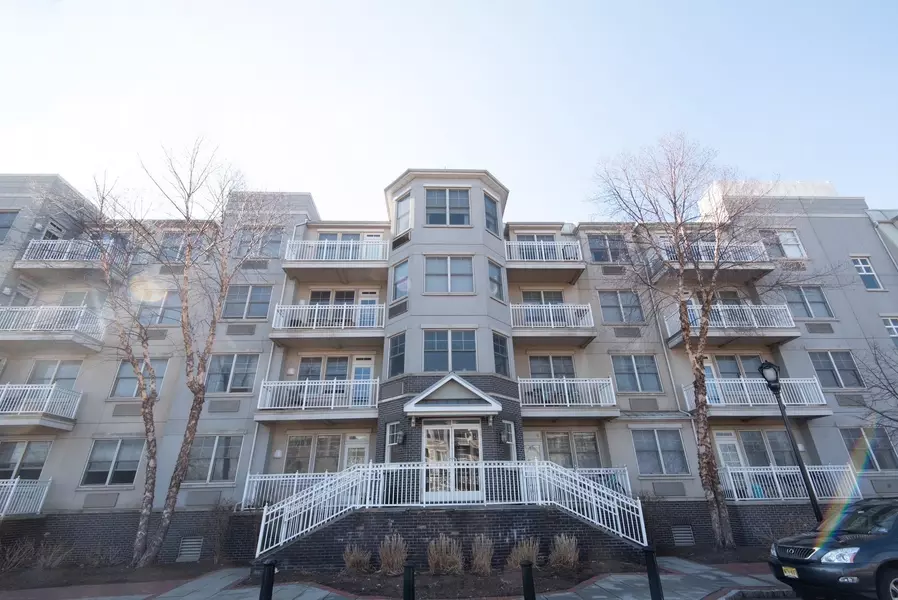 15 FREEDOM WAY  #301, Jc Greenville, NJ 07305
