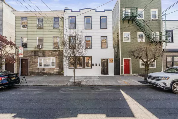 Jc Heights, NJ 07307,608 PALISADE AVE  #3