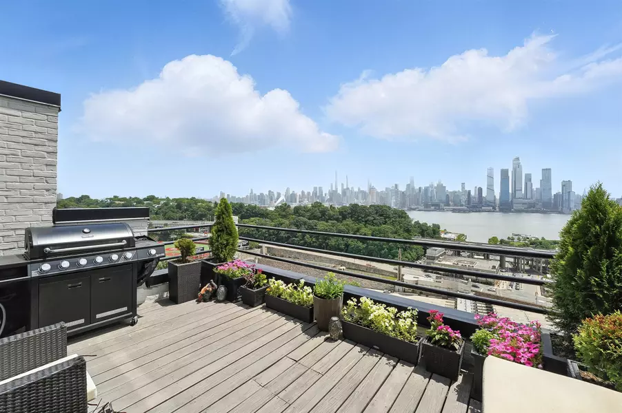 518-530 GREGORY AVE  #PH1, Weehawken, NJ 07086