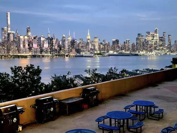 West New York, NJ 07093,6600 BLVD EAST  #16B