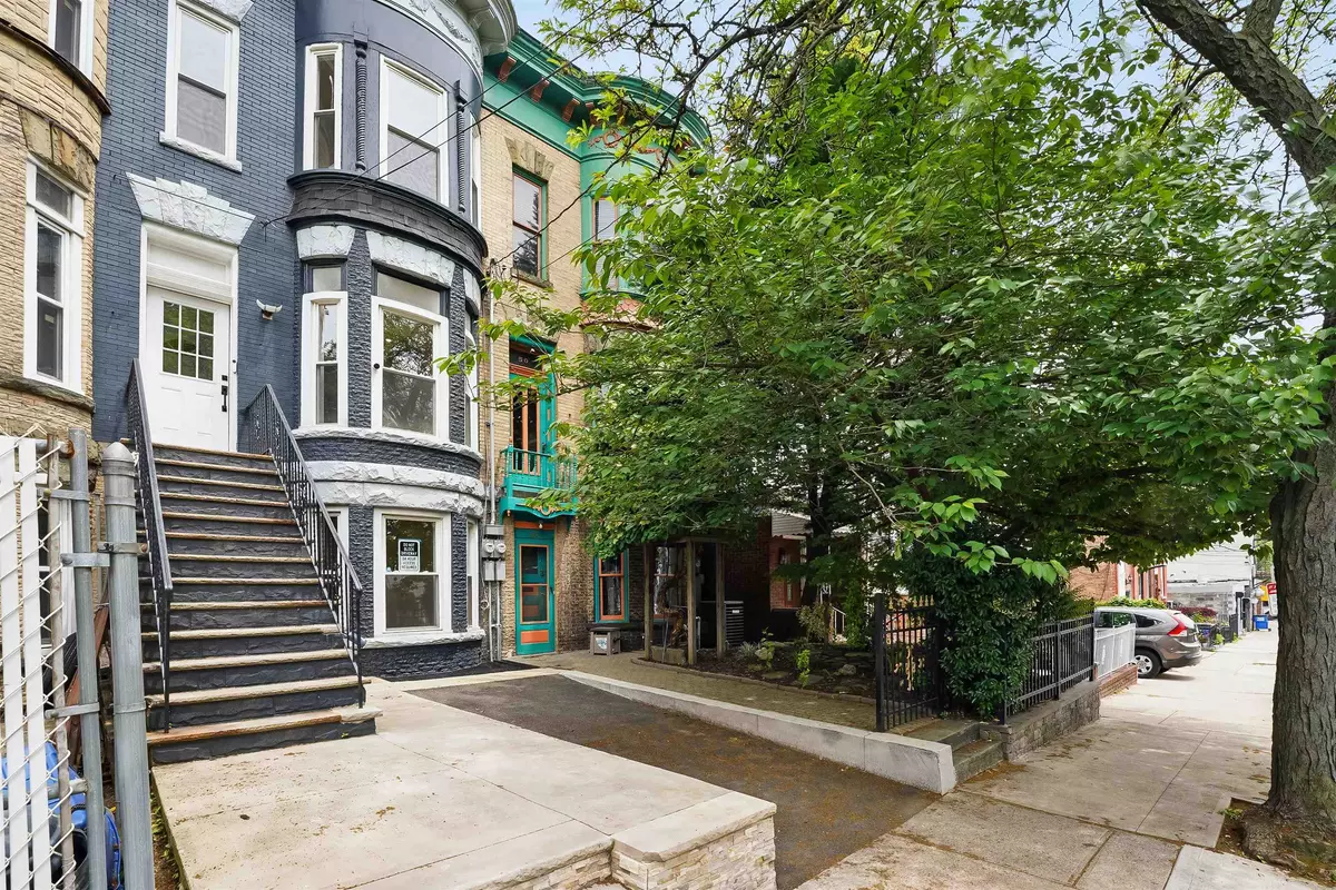 Jc West Bergen, NJ 07304,52 BRINKERHOFF ST  #2