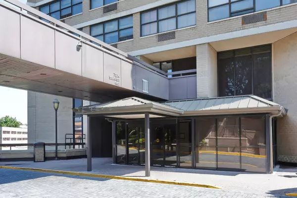 Guttenberg, NJ 07093,7004 BLVD EAST  #20E