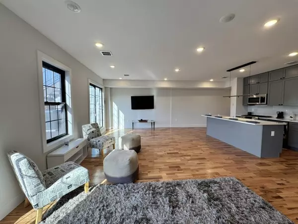 Jc Heights, NJ 07306,241 PALISADE AVE  #3