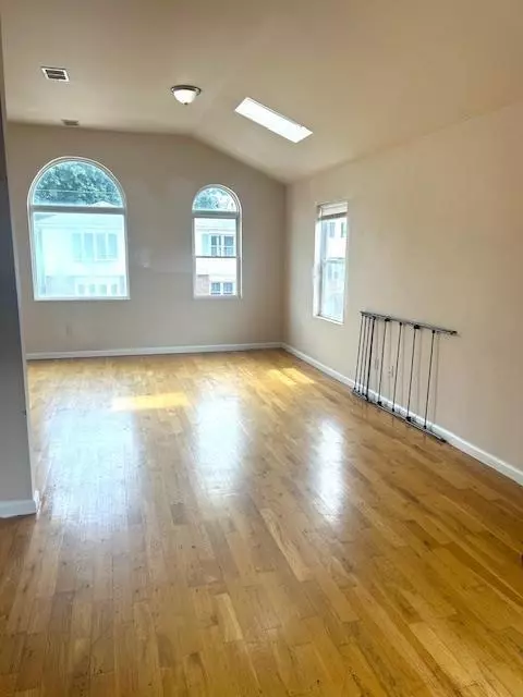 Jc Heights, NJ 07307,93 WESTERN AVE  #2
