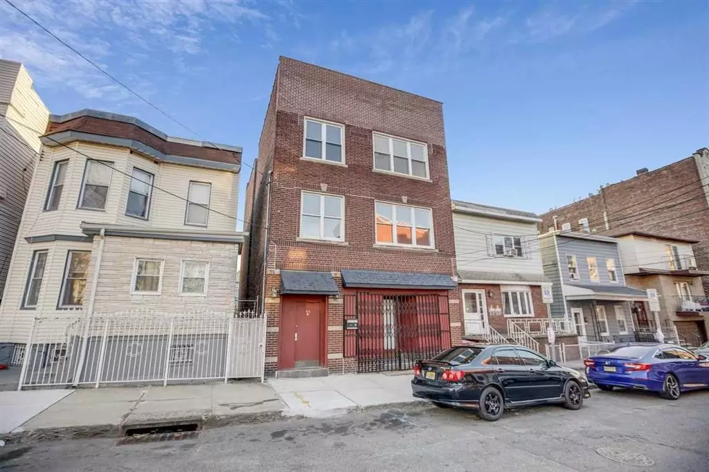 Jc Journal Square, NJ 07306,99 STUYVESANT AVE  #2