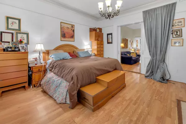 Weehawken, NJ 07086,564 HUDSON AVE