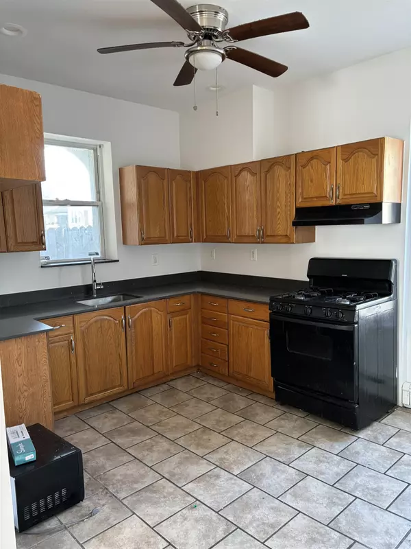Bayonne, NJ 07002,178 ORIENT ST  #2