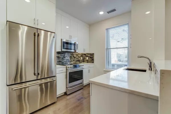 Jc Heights, NJ 07307,974 SUMMIT AVE  #104
