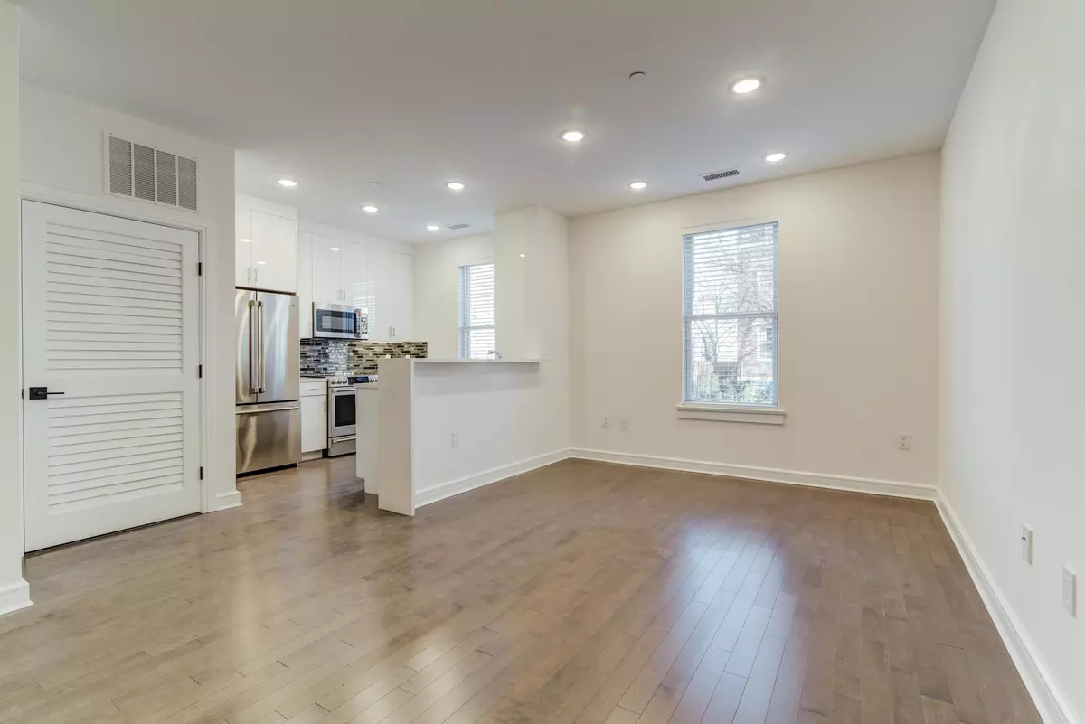 Jc Heights, NJ 07307,974 SUMMIT AVE  #104