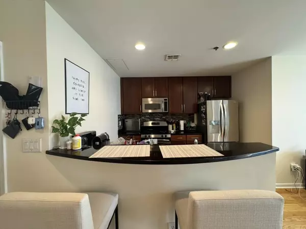Hoboken, NJ 07030,659 1ST ST  #303