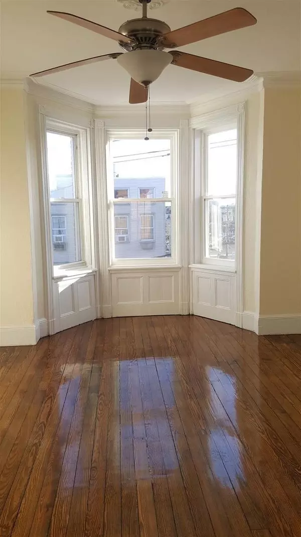 Jc Heights, NJ 07307,106 BOWERS ST  #3