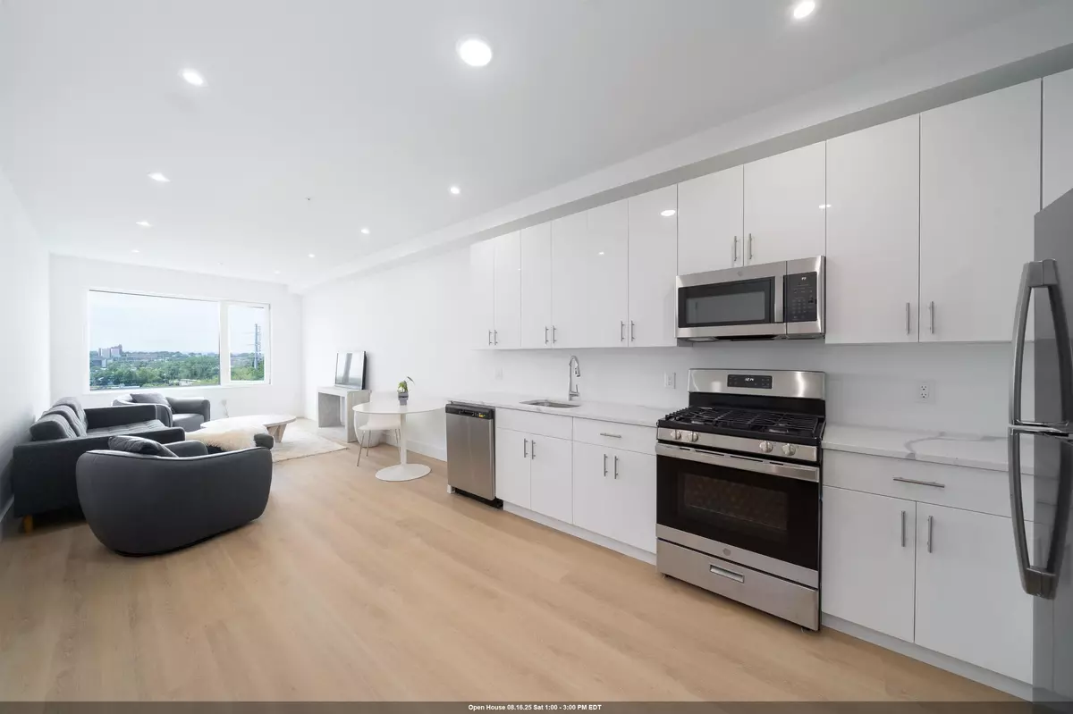 North Bergen, NJ 07047,3309 LIBERTY AVE  #204