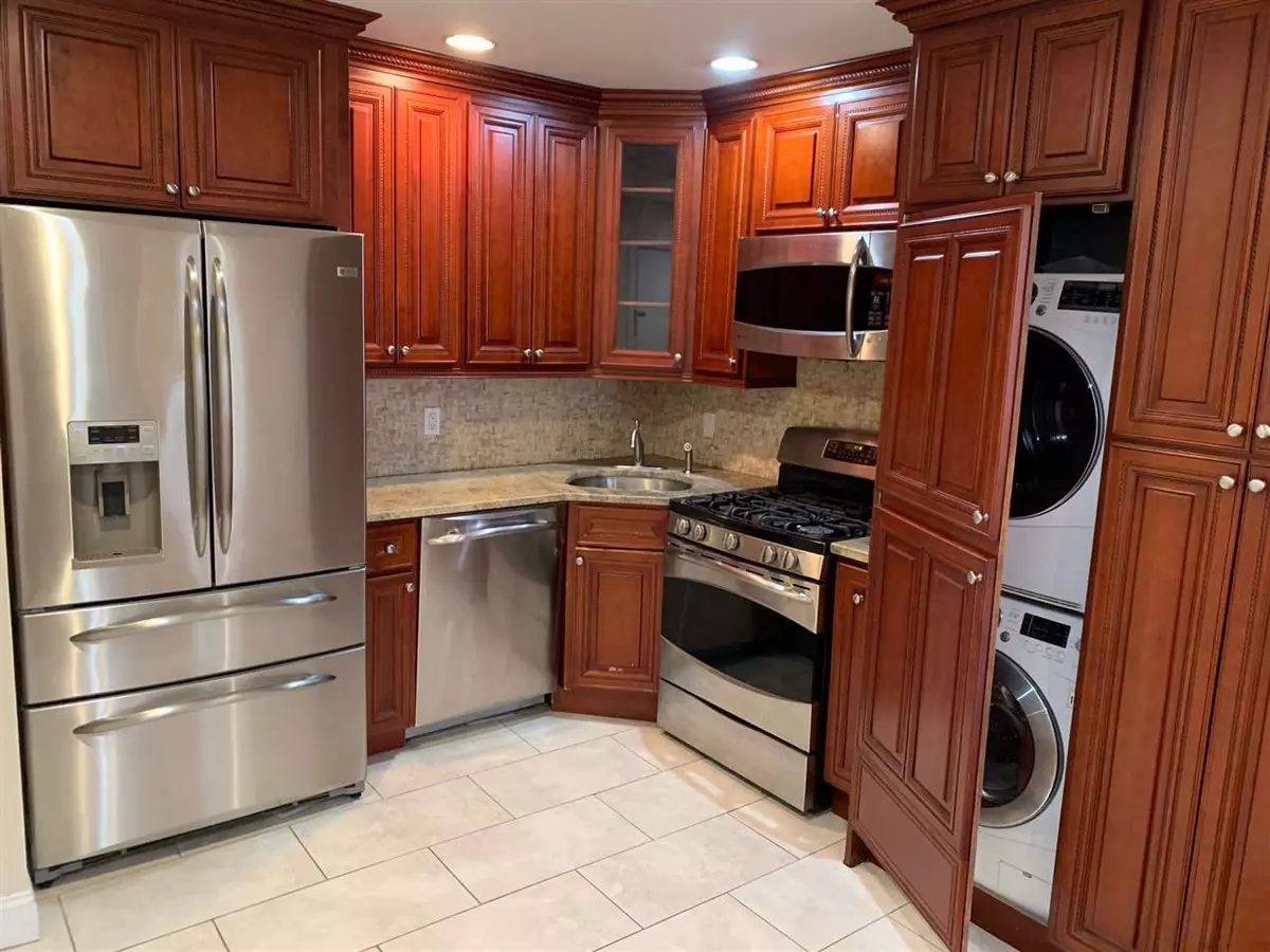 Hoboken, NJ 07030,422 MONROE ST  #4