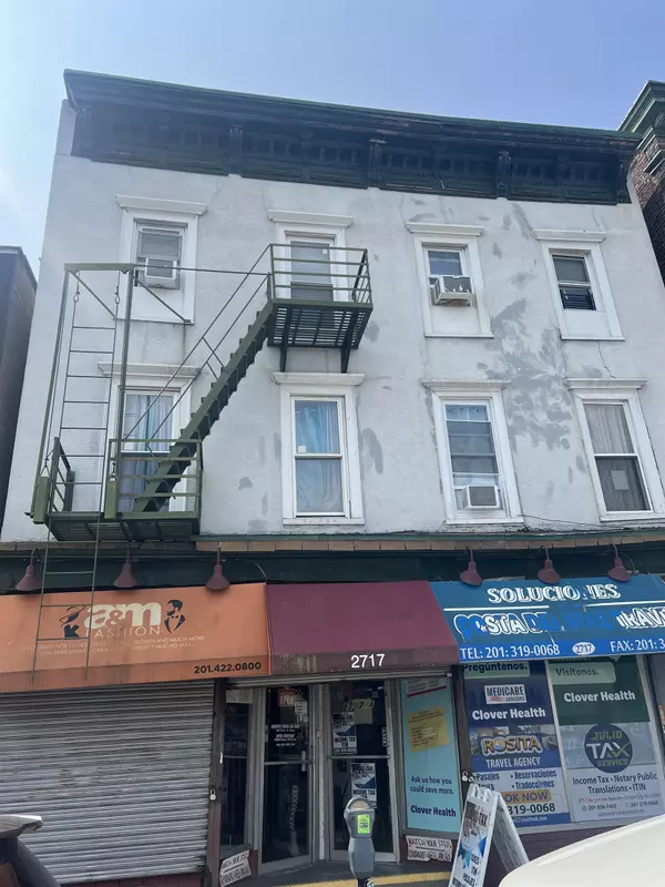 2717 BERGENLINE AVE, Union City, NJ 07087