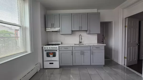 Jc Heights, NJ 07307,297 GRIFFITH ST  #3