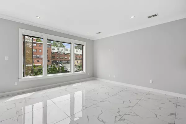 Jc Heights, NJ 07307,225 COLUMBIA AVE  #2