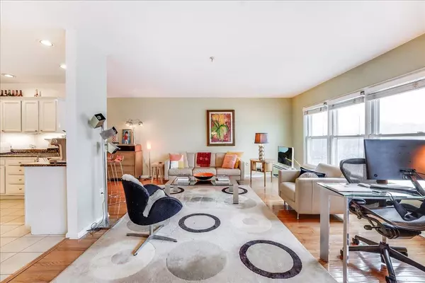 Edgewater, NJ 07020,252 THE PROMENADE  #252
