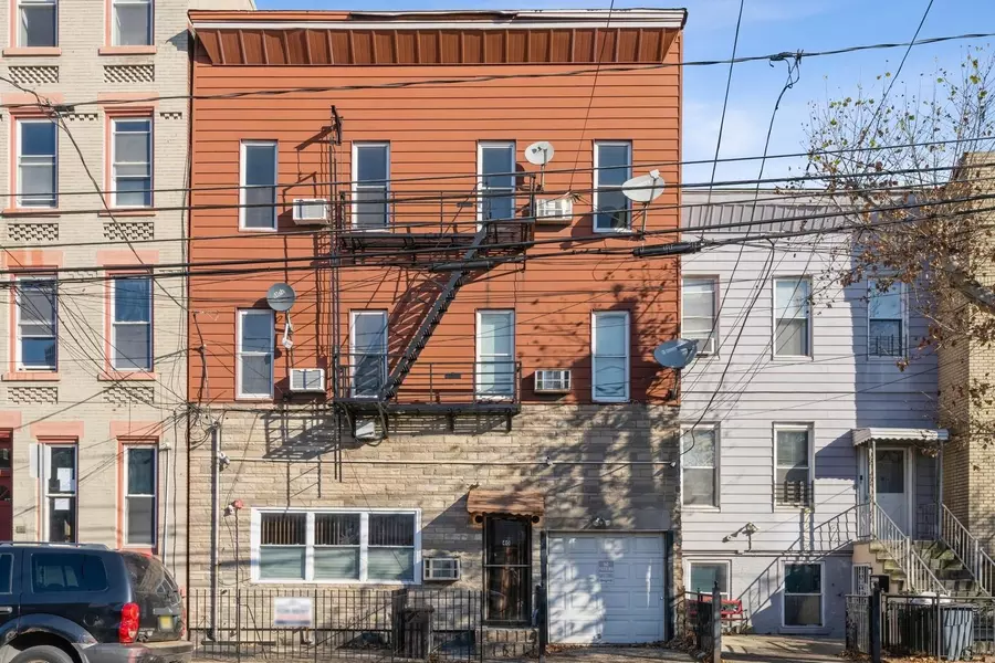 40 BEACON WAY, Jc Heights, NJ 07306