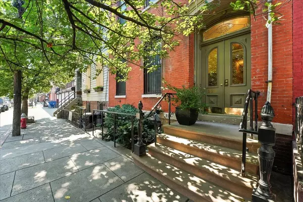 189 CHRISTOPHER COLUMBUS DR #3, Jc Downtown, NJ 07302