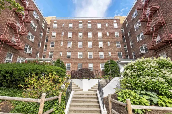 North Bergen, NJ 07047,8400 BLVD EAST  #5A