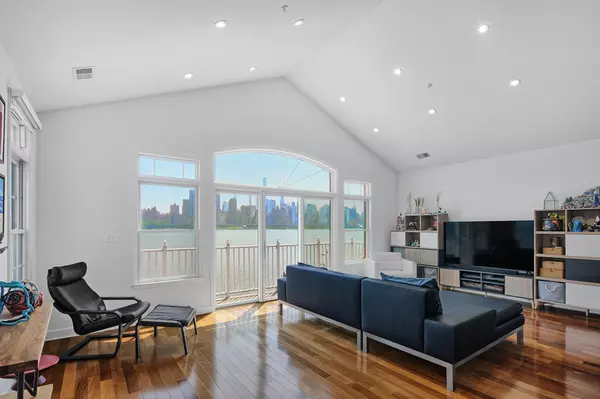 West New York, NJ 07093,11 LYDIA DR