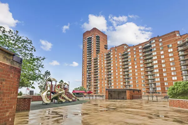 704 HARMON COVE TOWER, Secaucus, NJ 07094