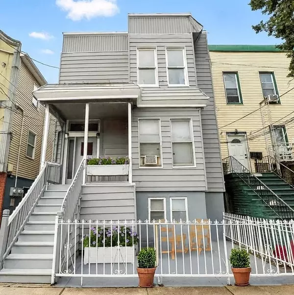 283 GRIFFITH ST, Jc Heights, NJ 07307