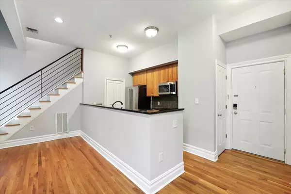 9 COLES ST #4, Jc Downtown, NJ 07302