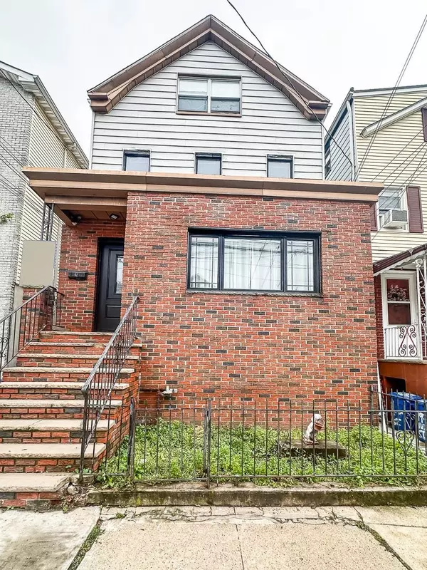195 HUTTON ST #2, Jc Heights, NJ 07307