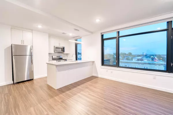 Bayonne, NJ 07002,957 BROADWAY #904