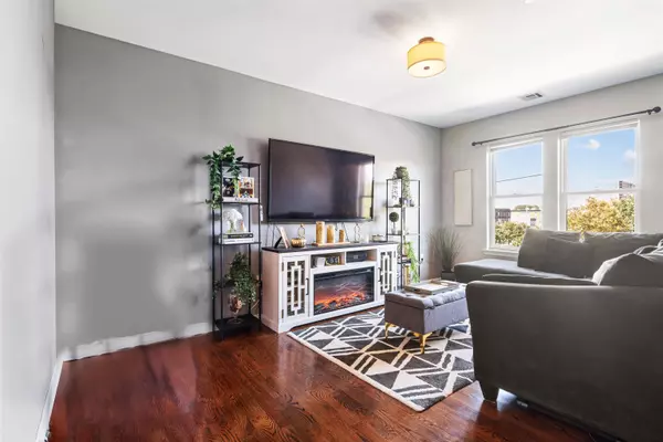 Jc Heights, NJ 07307,71 NORTH ST  #402