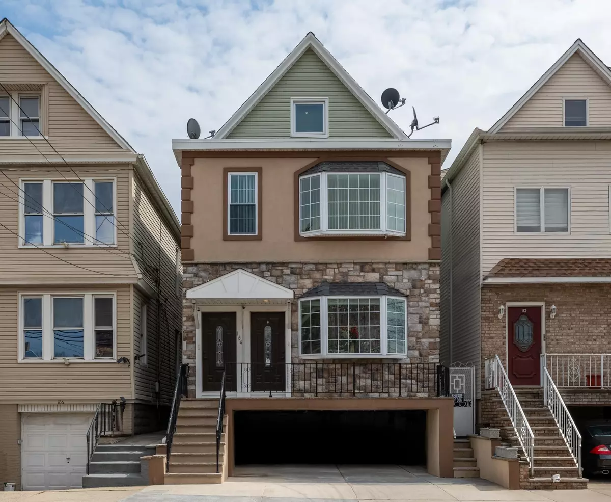 Bayonne, NJ 07002,164 AVENUE B #1