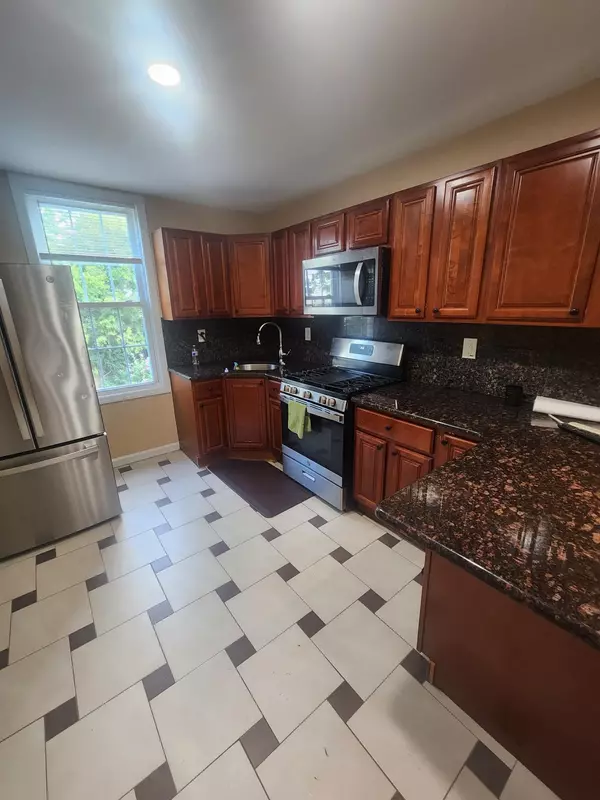 Jc West Bergen, NJ 07304,352 WOODLAWN AVE #2