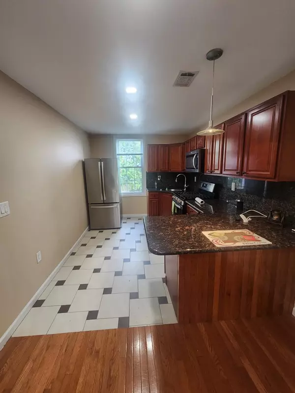 Jc West Bergen, NJ 07304,352 WOODLAWN AVE #2