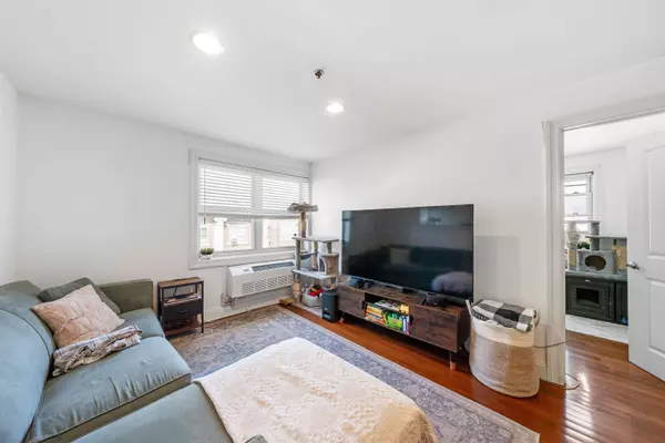 Union City, NJ 07087,1720 NEW YORK AVE  #307
