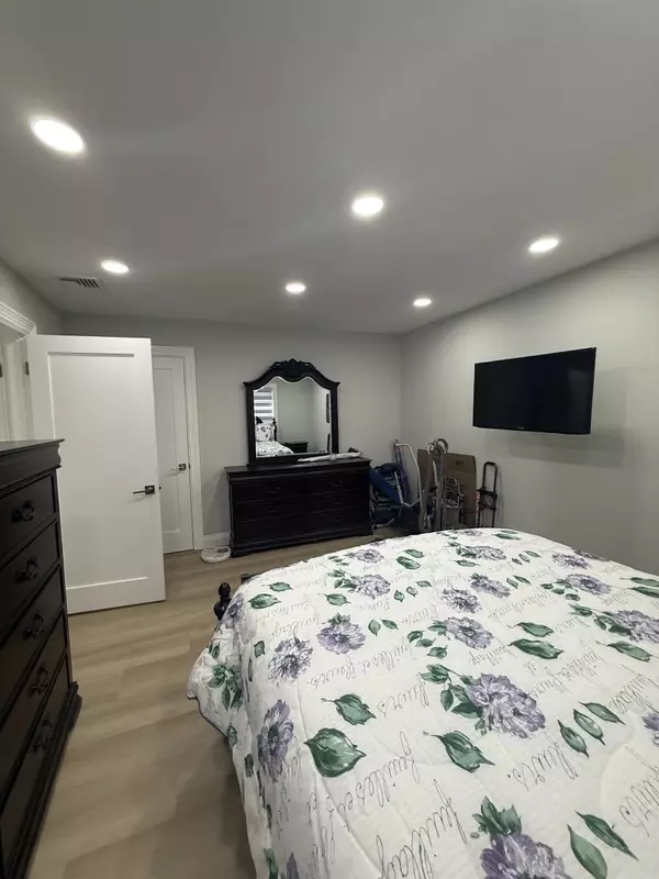 North Bergen, NJ 07047,6409 GRANTON AVE #2C