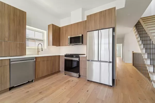 Bayonne, NJ 07002,90 EAST 27TH ST  #2