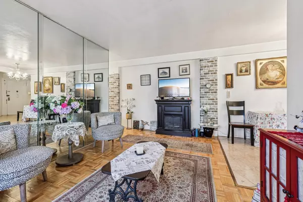 North Bergen, NJ 07047,8811 BERGENLINE AVE  #25