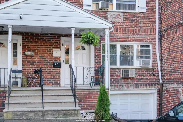11 SUNSET AVE, Bayonne, NJ 07002