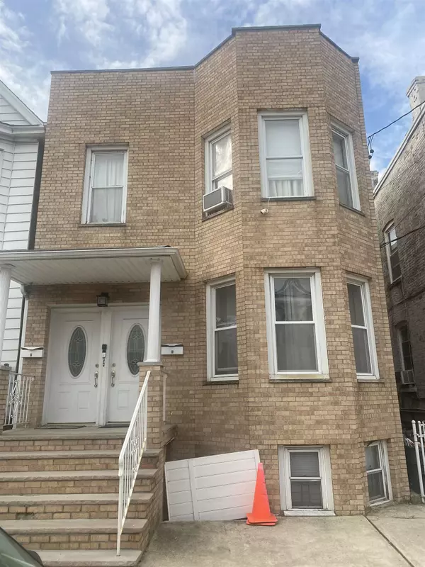 122 WEST 20TH ST, Bayonne, NJ 07002