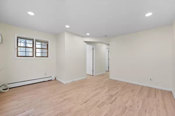 Jc Heights, NJ 07307,56 POPLAR ST  #1