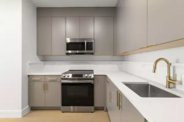 Jc Journal Square, NJ 07306,35 ORCHARD ST #605