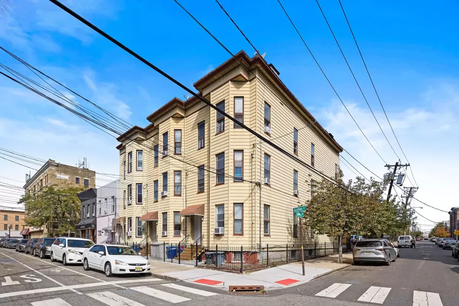 130-132 GRIFFITH ST, Jc Heights, NJ 07307