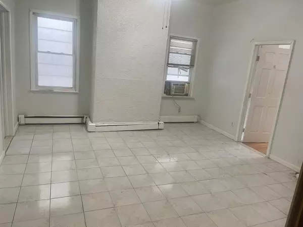 Jc Heights, NJ 07307,200 HUTTON ST  #1