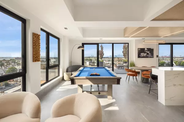 Bayonne, NJ 07002,285 BROADWAY  #512