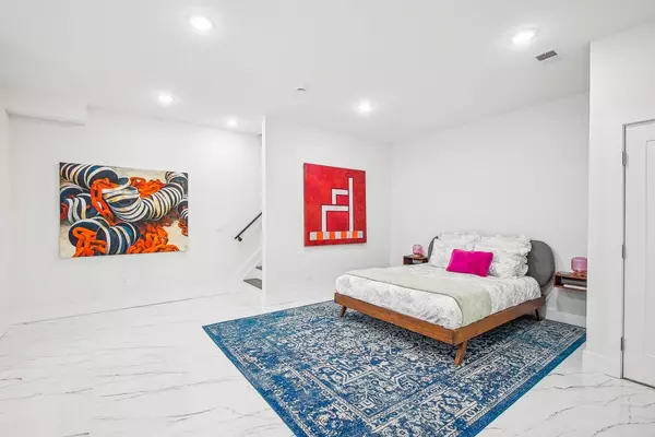 119 VAN HORNE ST #A, Jc Bergen-lafayett, NJ 07304